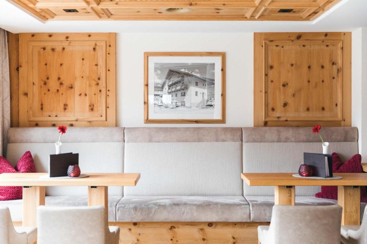Hotel Bergblick 4 Sterne Superior フィス エクステリア 写真