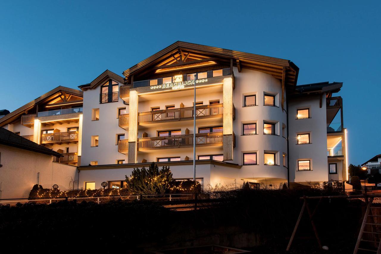 Hotel Bergblick 4 Sterne Superior フィス エクステリア 写真